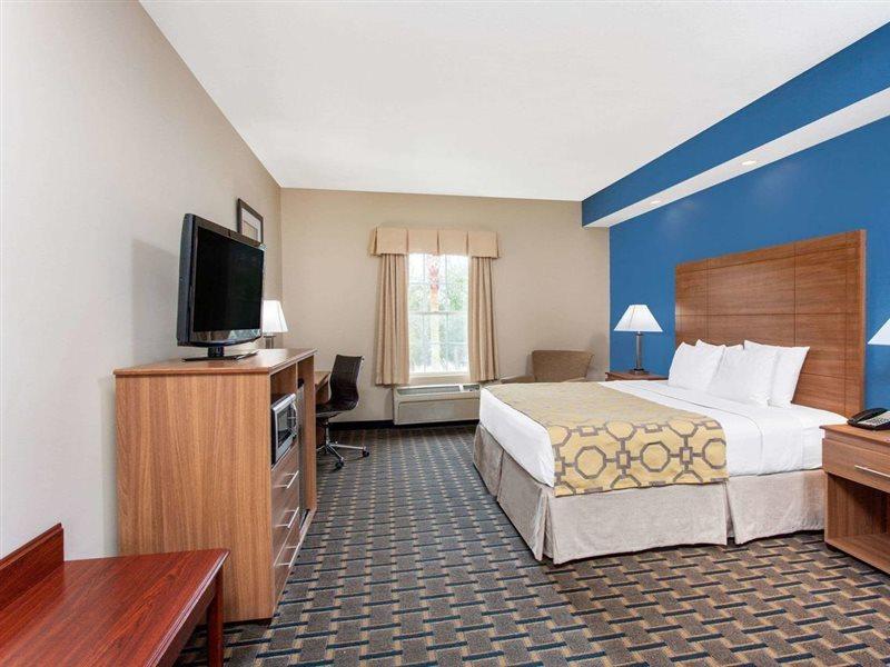 Baymont By Wyndham Jacksonville/Butler Blvd Exterior foto