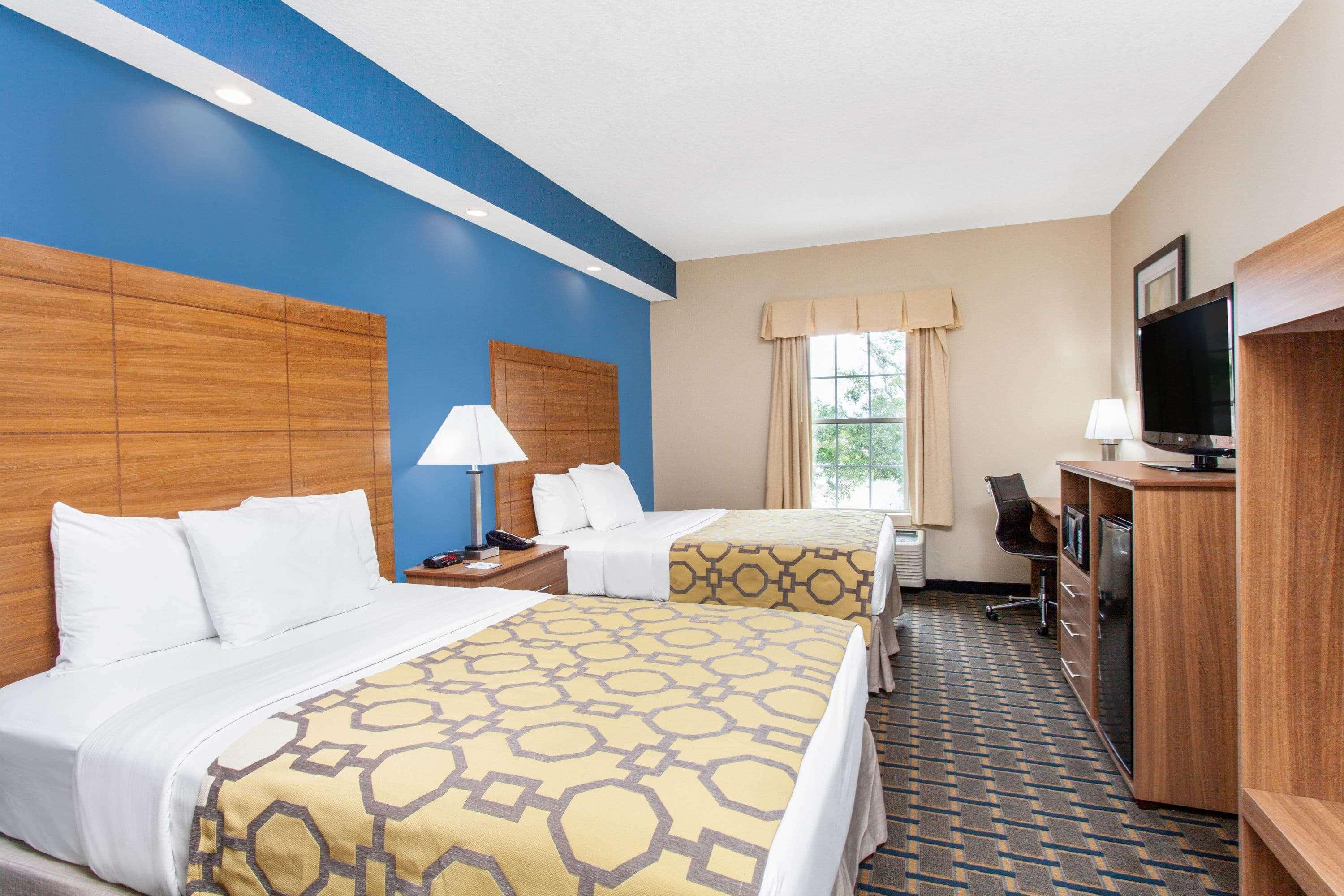 Baymont By Wyndham Jacksonville/Butler Blvd Exterior foto