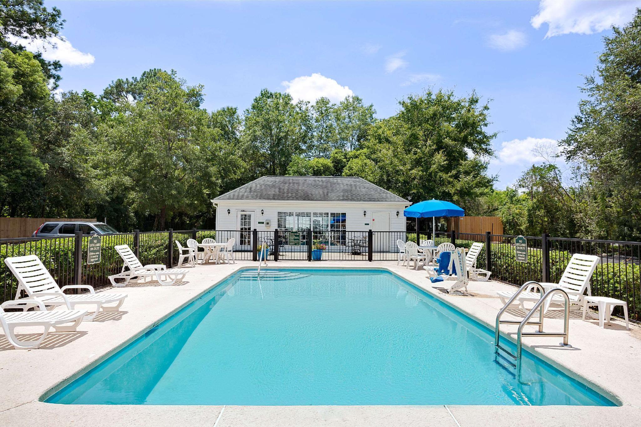 Baymont By Wyndham Jacksonville/Butler Blvd Exterior foto