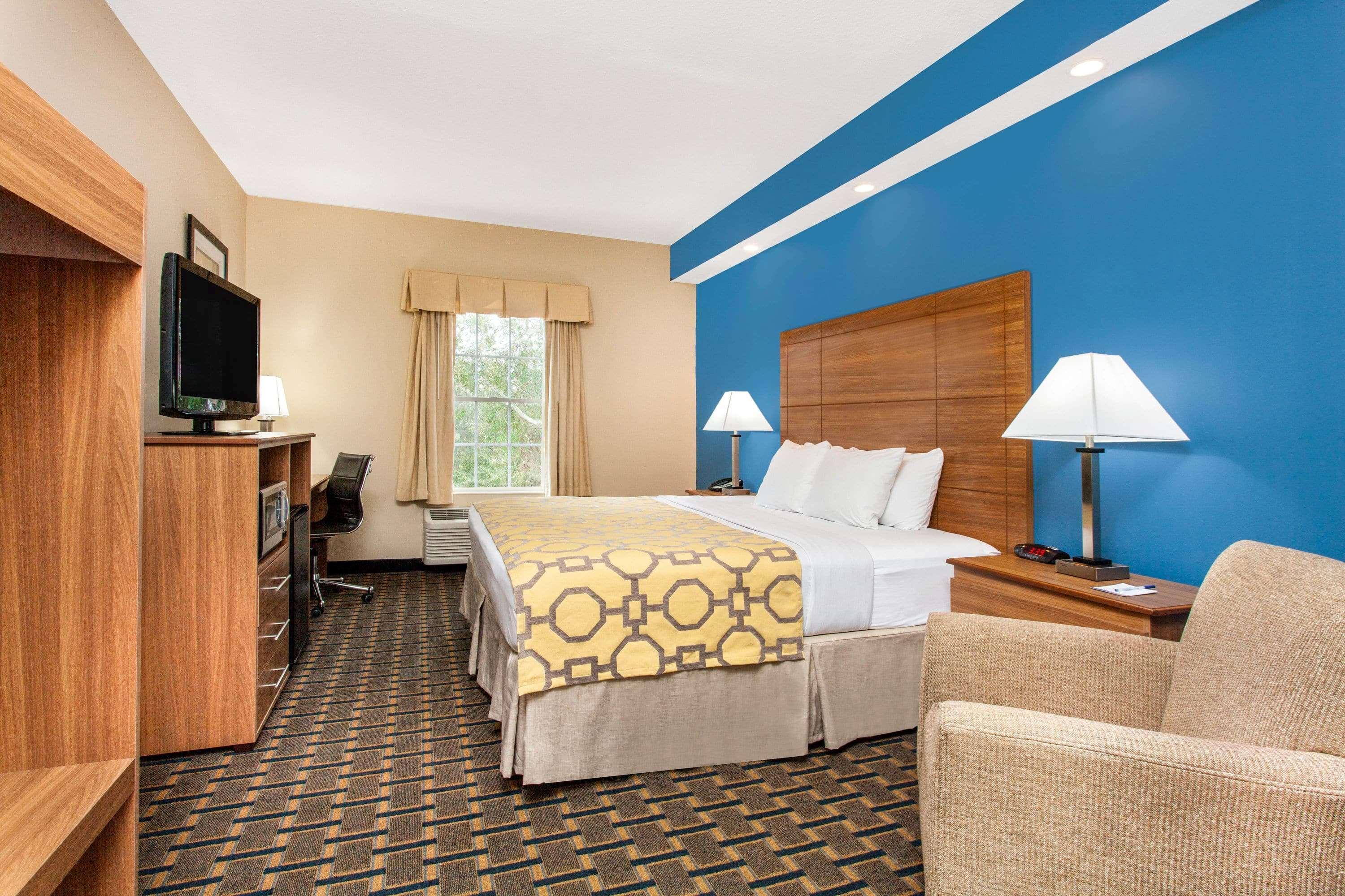 Baymont By Wyndham Jacksonville/Butler Blvd Exterior foto