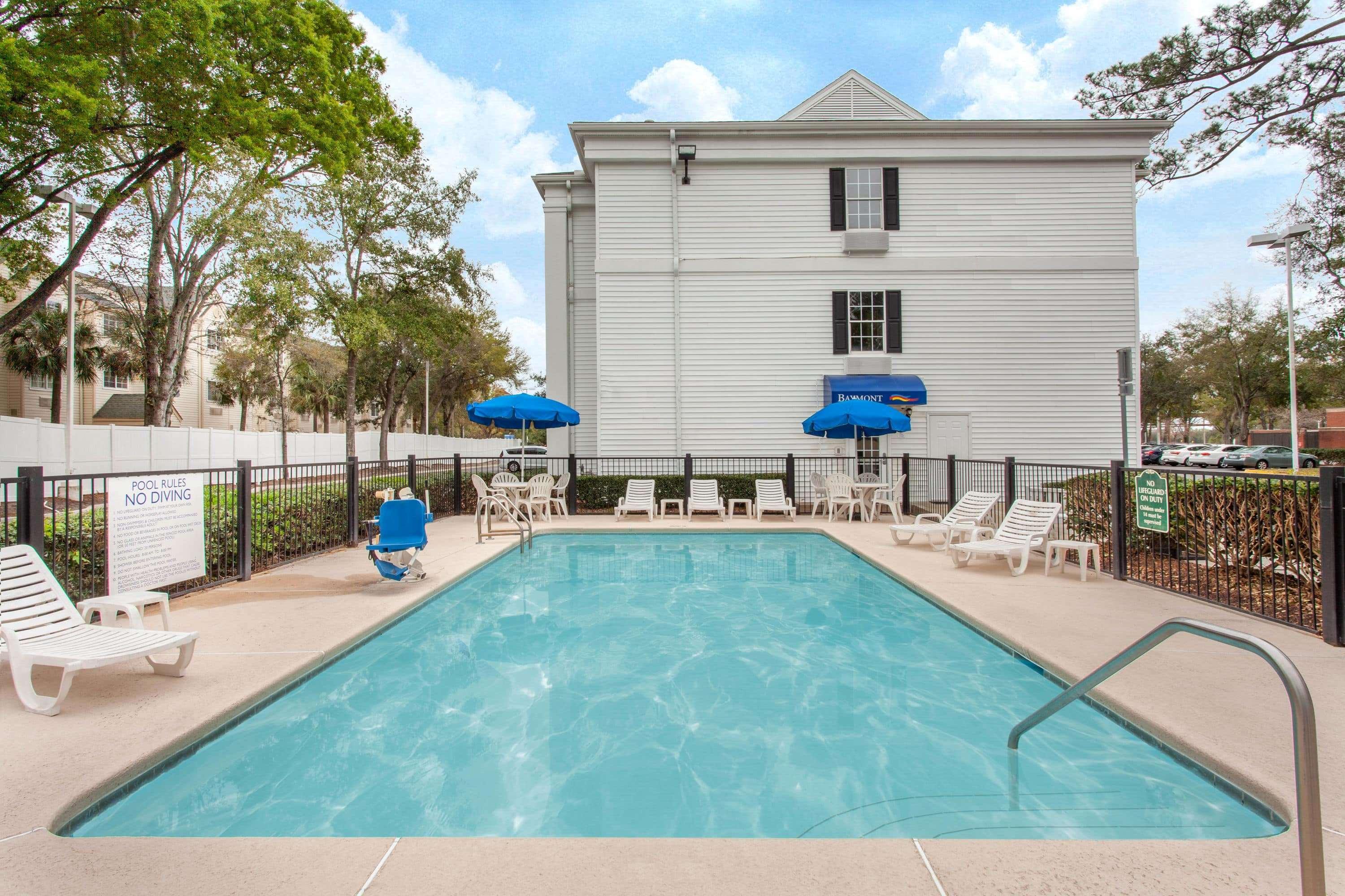 Baymont By Wyndham Jacksonville/Butler Blvd Exterior foto