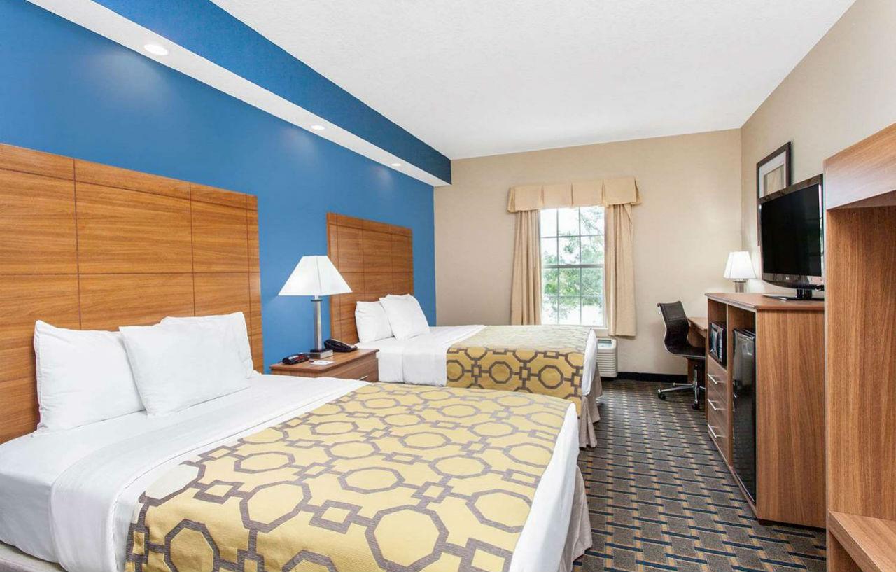 Baymont By Wyndham Jacksonville/Butler Blvd Exterior foto